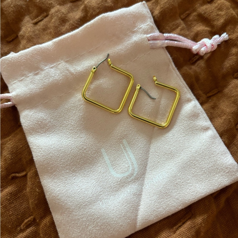 Uncommon James Boss Girl Earring Small